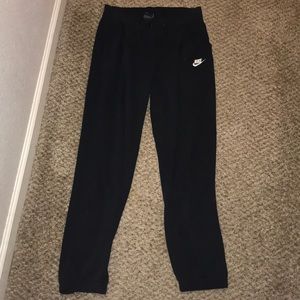 Nike sweats w drawstring and pockets